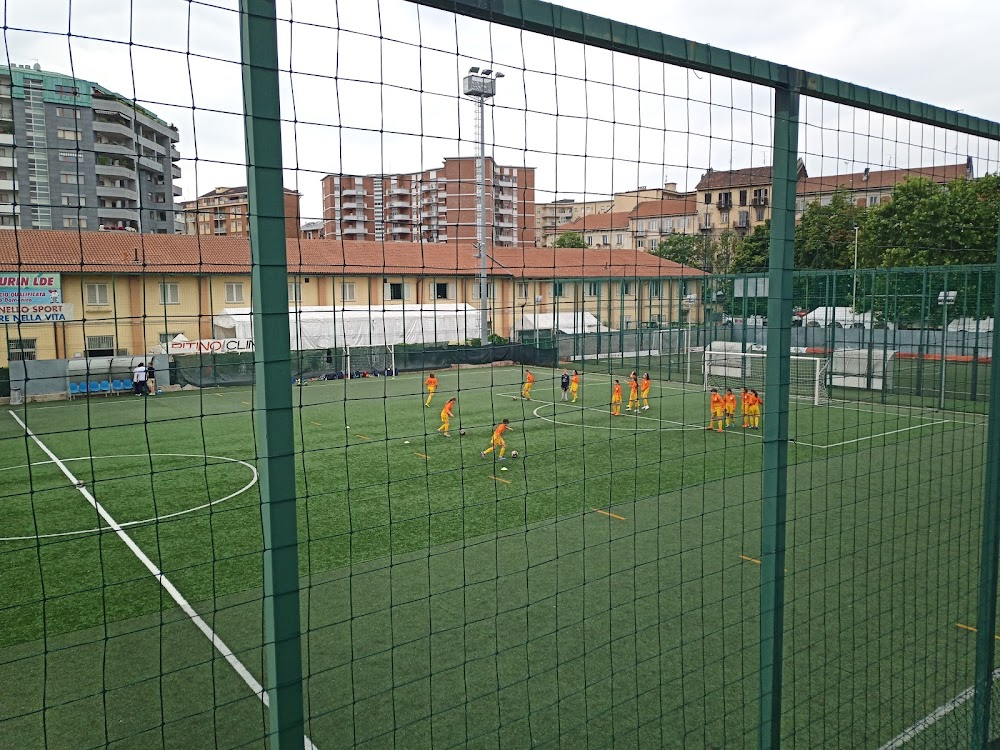 Bianca come il latte, rossa come il sangue : Leo participates in a tournament of five a side football with his classmates