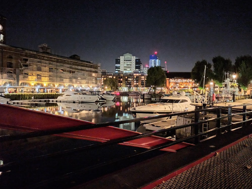 Soho Incident : Jim exits the phone booth and runs across the swing bridge