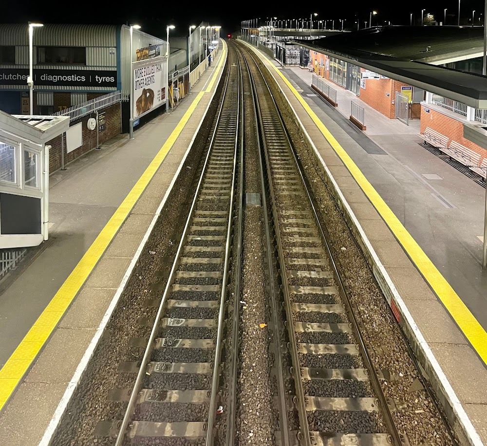 Blind Terror : Sarah arrives by train, watched by the person in the cowboy boots