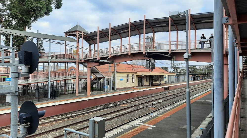 Blue Heelers : Mount Thomas railway station