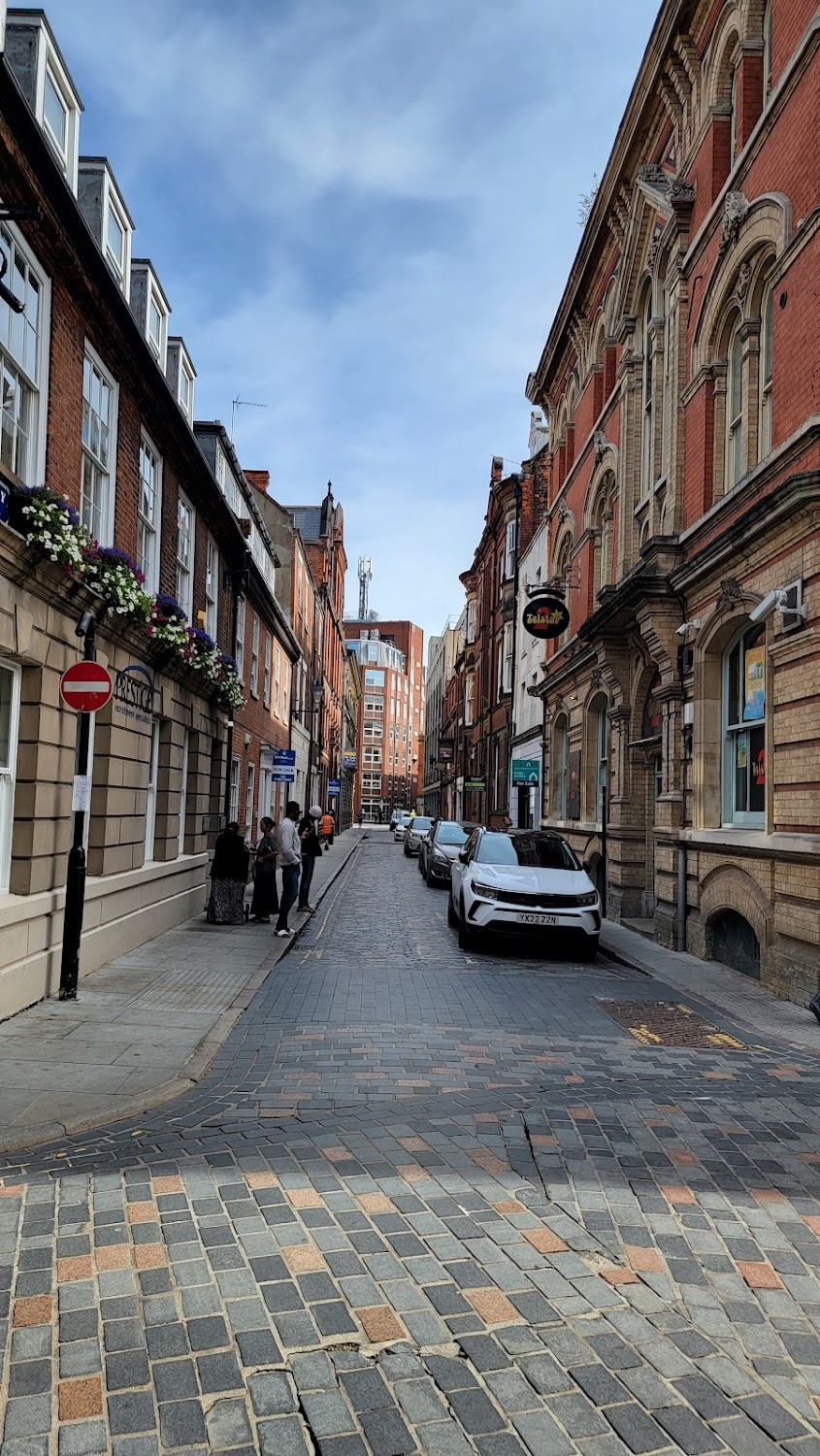 Bodies : entrance to Longharvest Lane E. through Exchange Alley