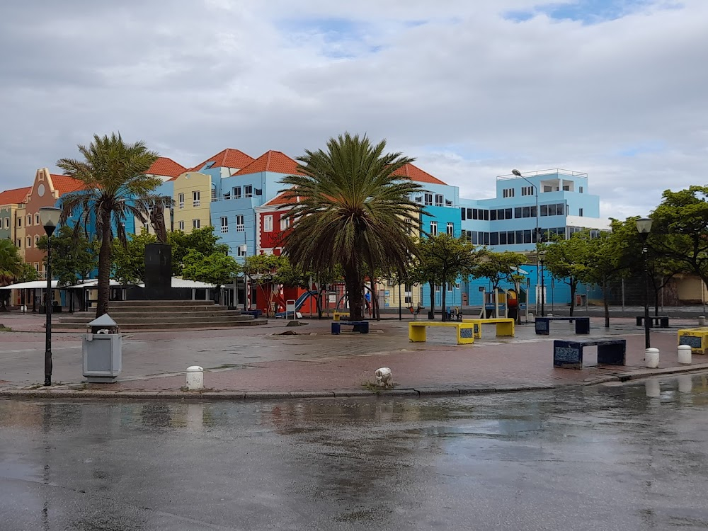 Colorful Curacao : Queen Emma Bridge and 1939 surroundings