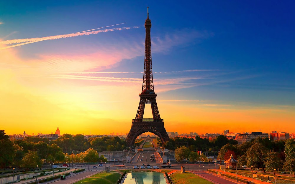 Bon rétablissement ! : view of the Eiffel Tower