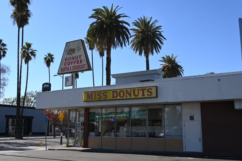 Boogie Nights : Donut shop where Buck takes a bag of money after a botched robbery.