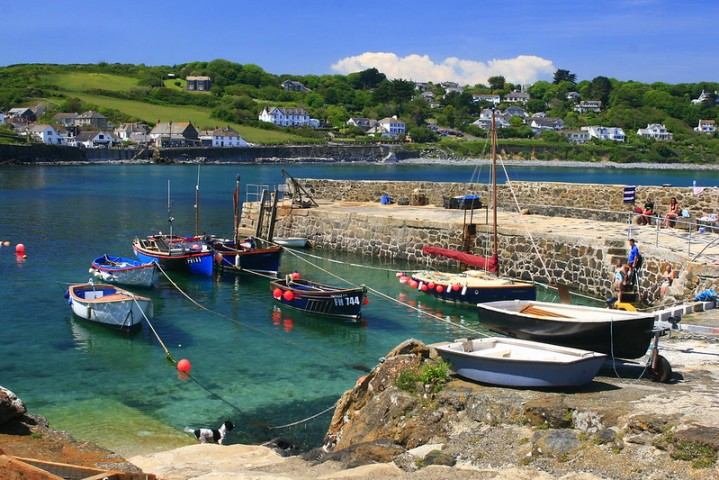 Born of the Sea : natives of the fishing village are those filmed