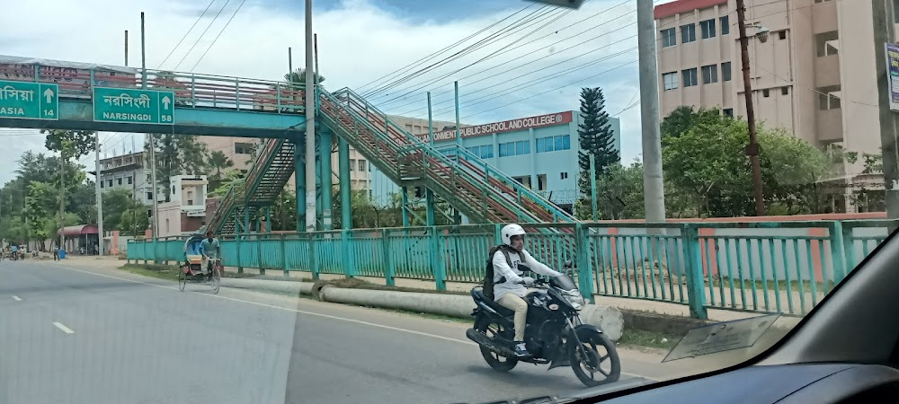 Boro Bhalo Lok Chhilo : outdoor