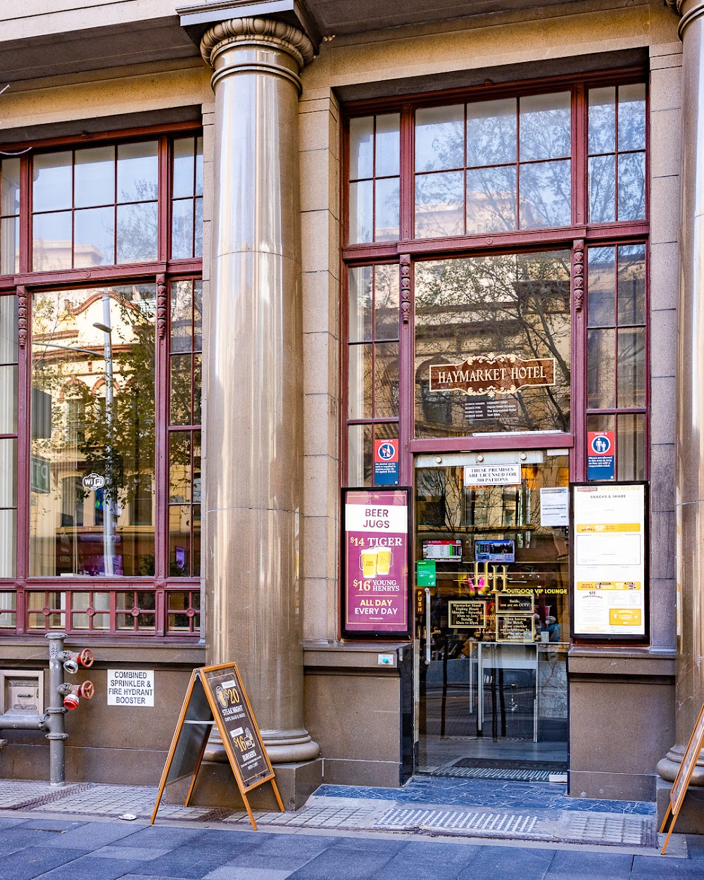 Boxing Day : The London hotel where Georgia, Melvin & Lisa stay