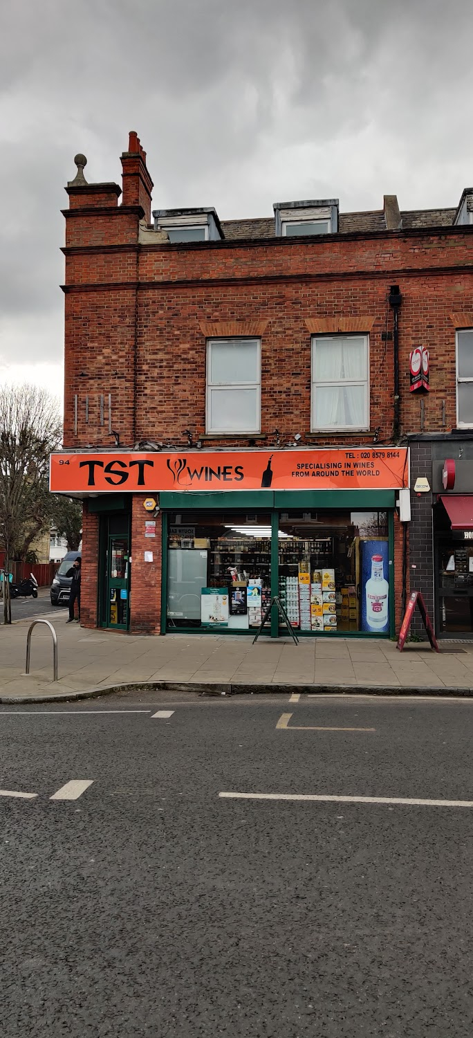 Boys Don't Cry : Off-licence store