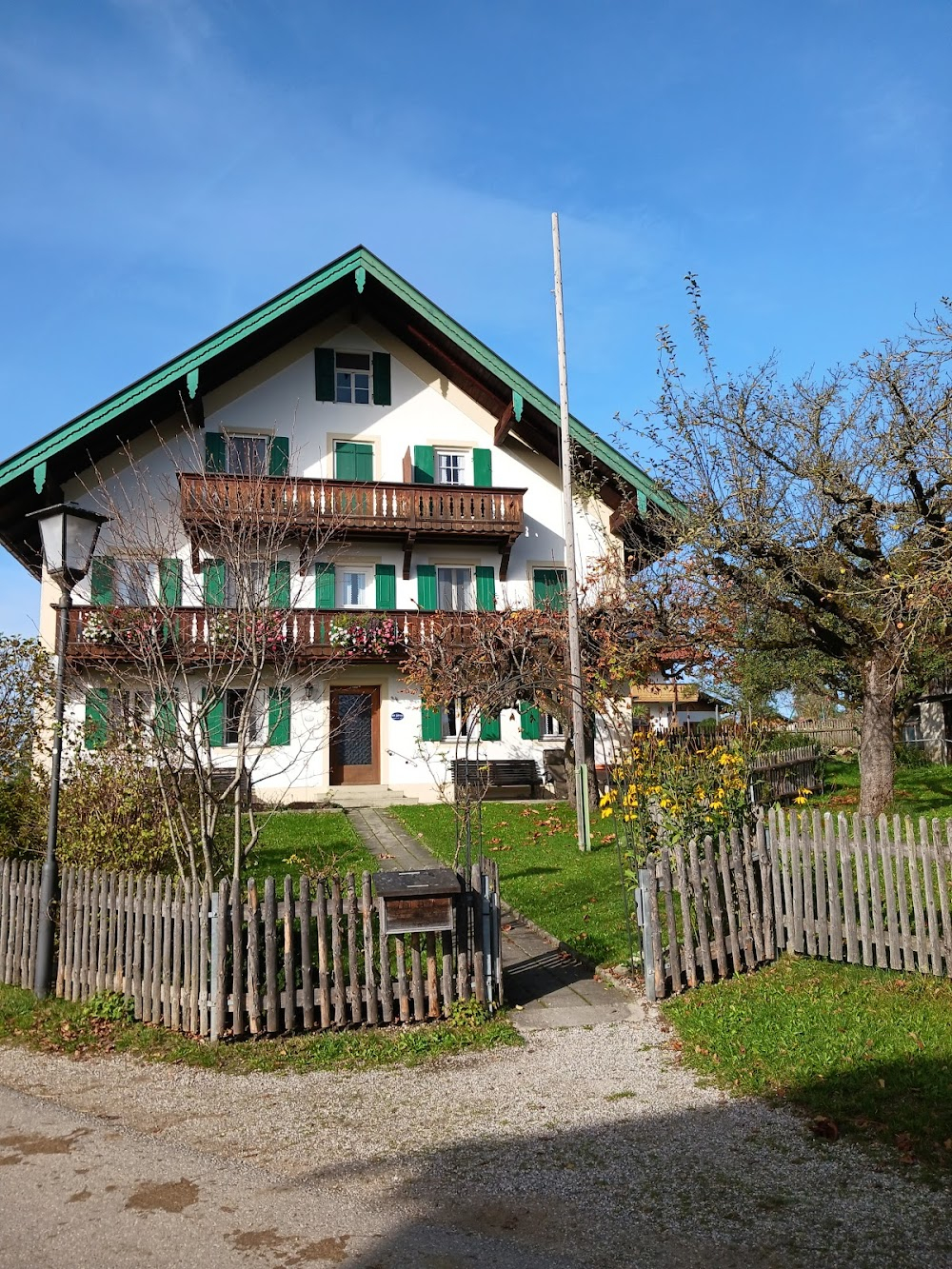 Brandnächte : church & restaurant exterior