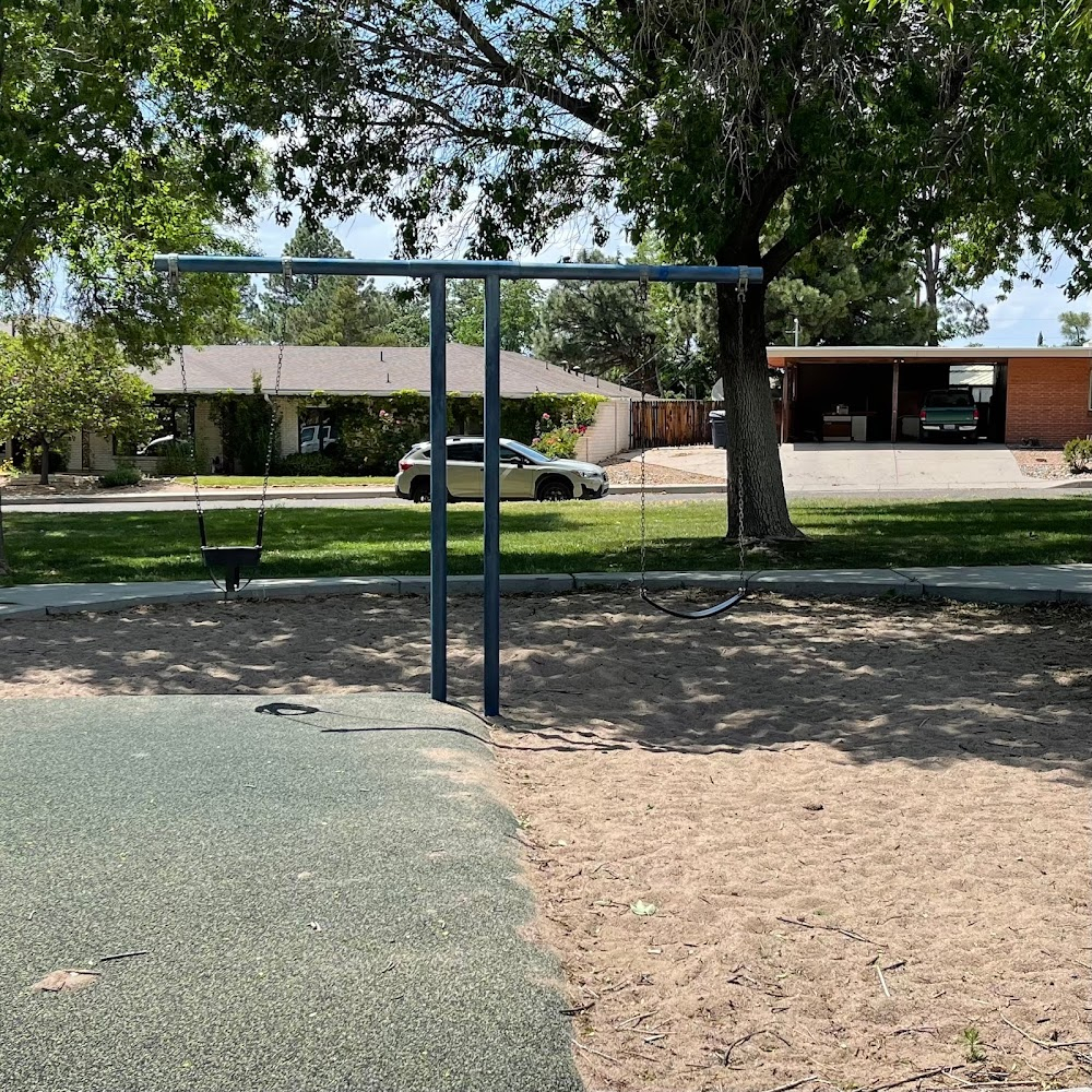 Breaking Bad : Mike and his granddaughter exterior scene in the park