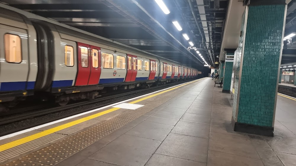 The Tube: An Underground History : 