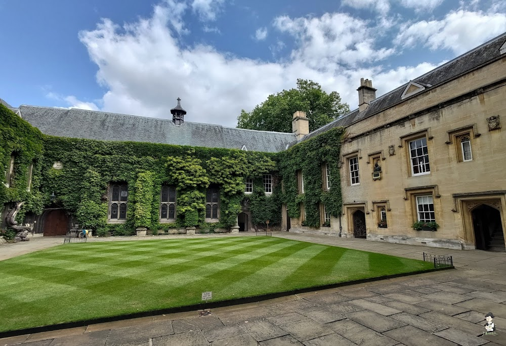 Brideshead Revisited : interiors of both Charles and Sebastian's college