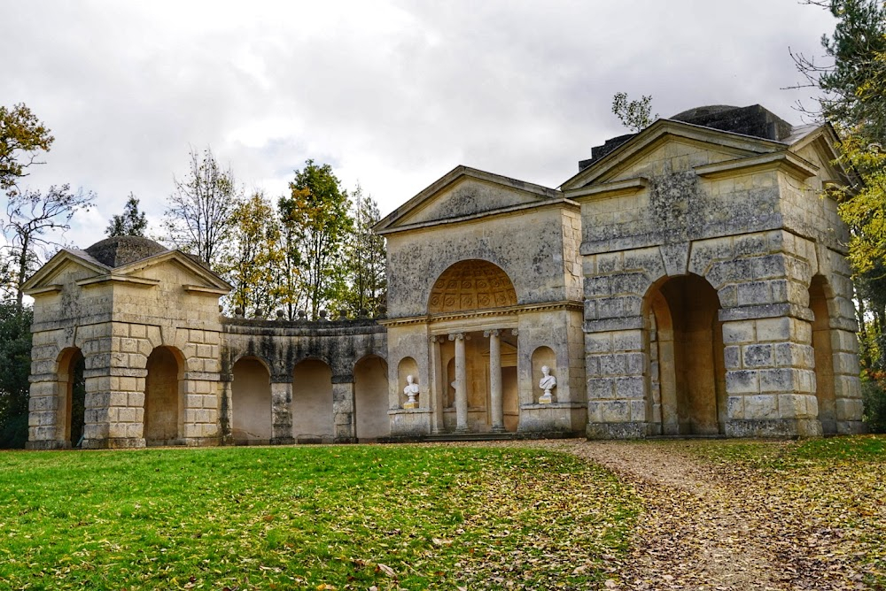 Bridgerton : Dancing scene exterior