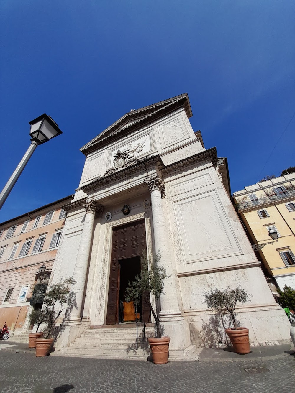 Era notte a Roma : church