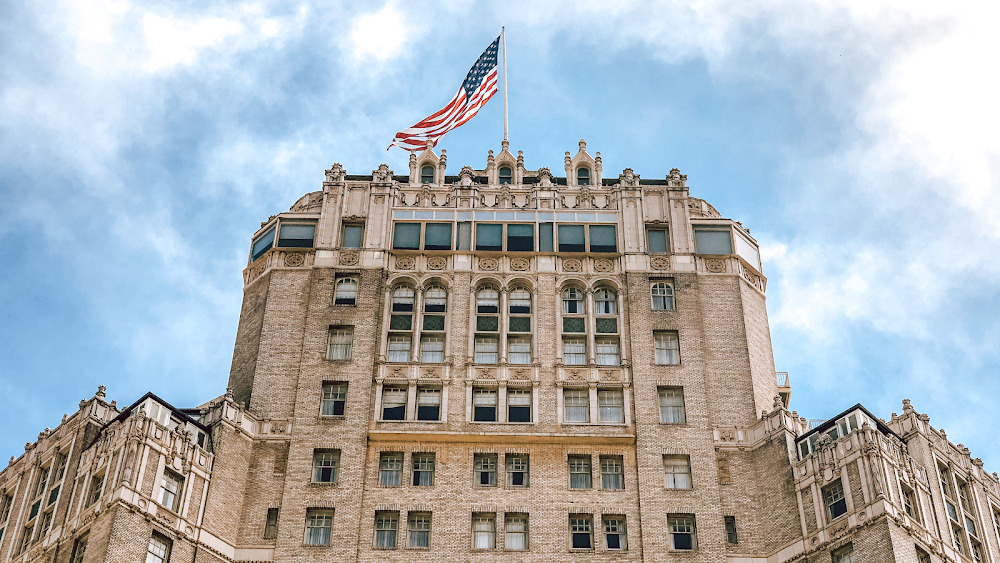 Walk a Crooked Mile : after picking up the painting, the delivery truck passes this landmark hotel