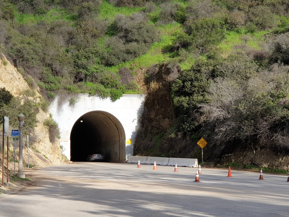 The Affair : Jogging scene through tunnel.