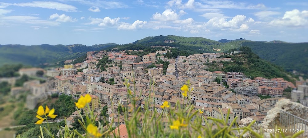 Carmen di Trastevere : At km 64, Vincenzo ambushes Tom with Carmen's complicity.