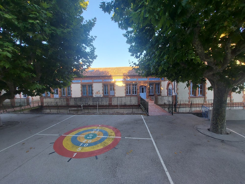 C'est la vie : Suzanne picks up Thomas from school