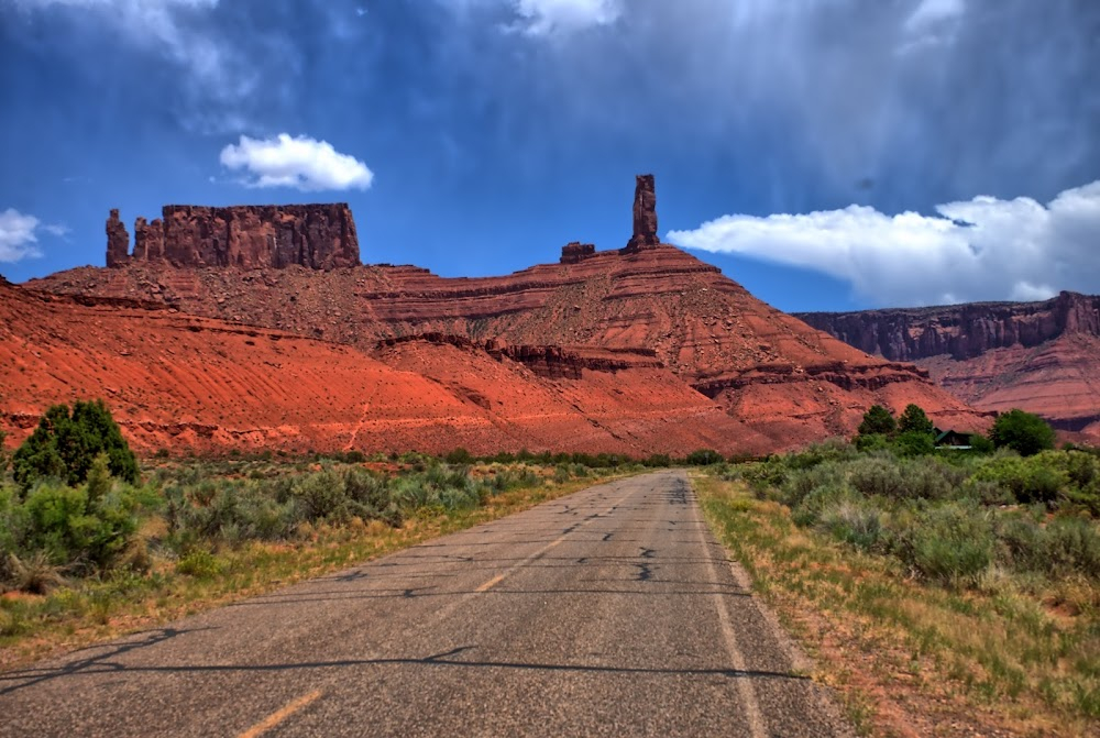 Cheyenne Autumn : river crossing scenes at Castle Creek