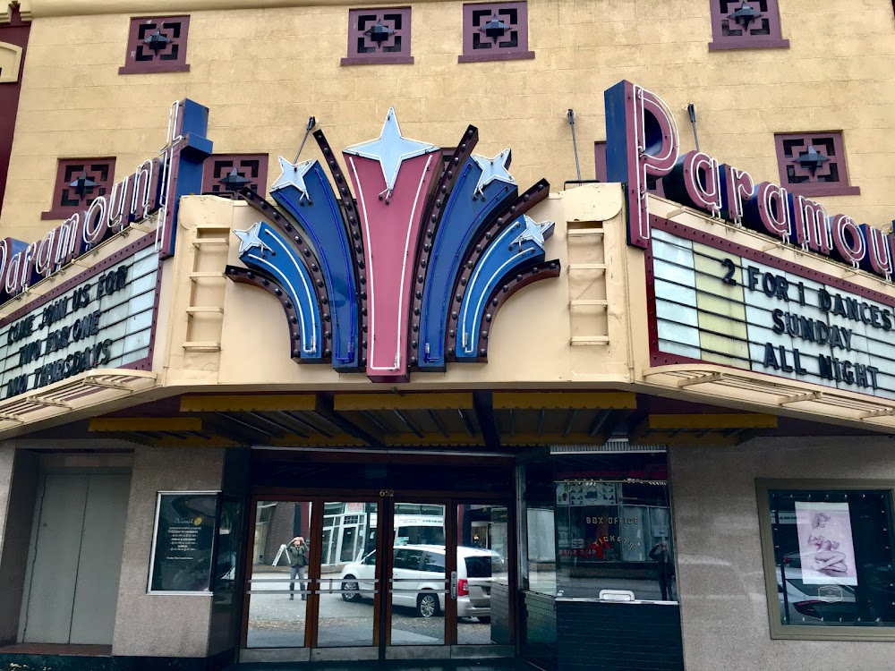 Chilling Adventures of Sabrina : exterior of movie theater