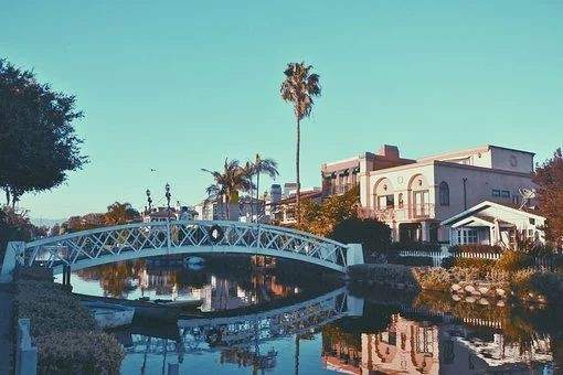 Of All the Gin Joints : 220 Lincoln Blvd, Venice, CA 90291