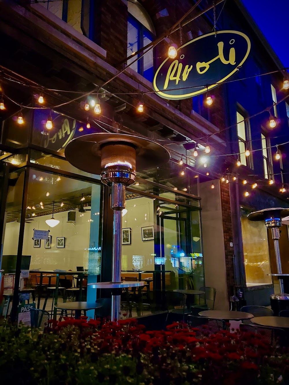 Chloe : cafe where Chloe tells Catherine about her meeting with David