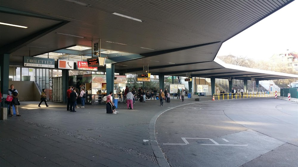 Christiane F. - Wir Kinder vom Bahnhof Zoo : bus station