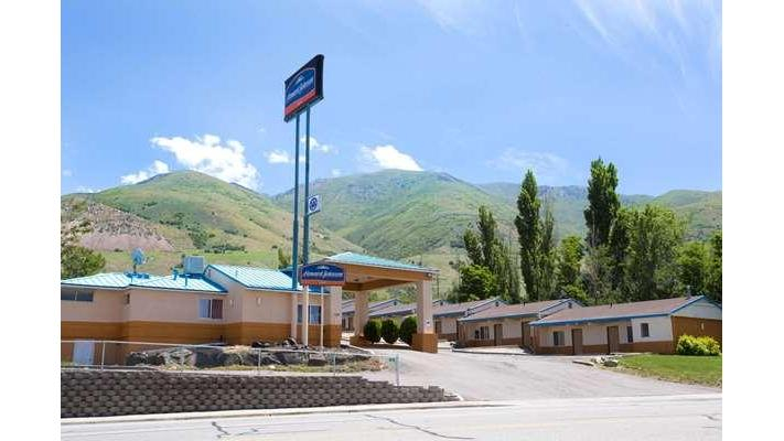 Clay Pigeons : Formerly known as "Golden Spike Motel" Room 23