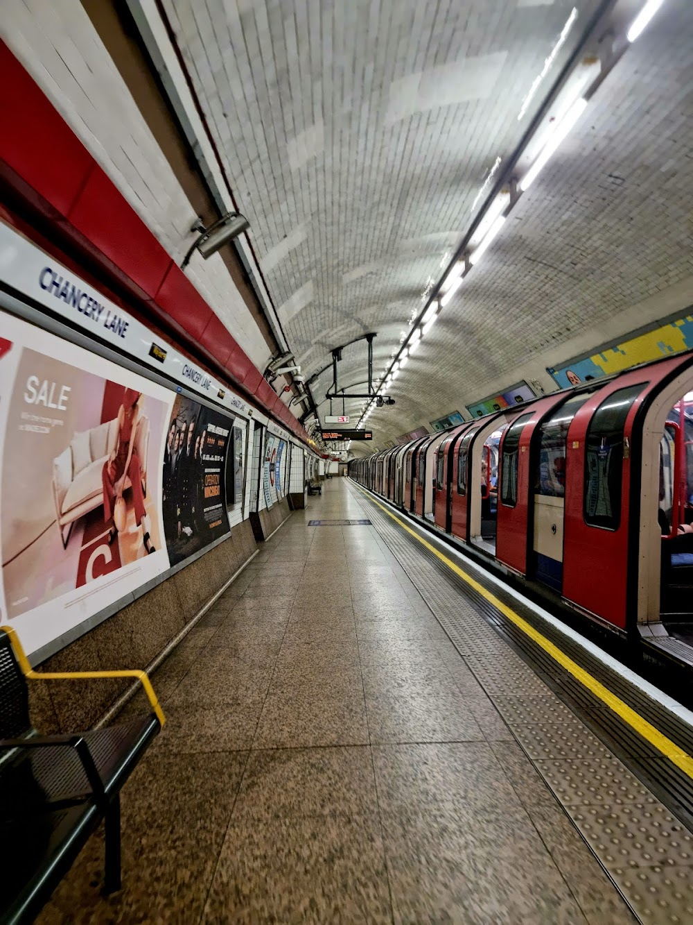 Closed Circuit : Tube station