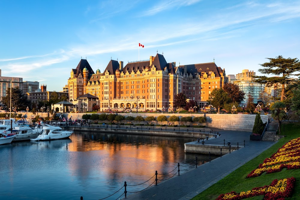 Victoria and Vancouver: Gateways to Canada : 