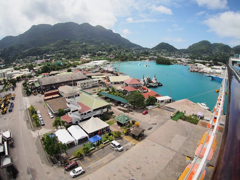 Colorful Islands: Madagascar and Seychelles : 