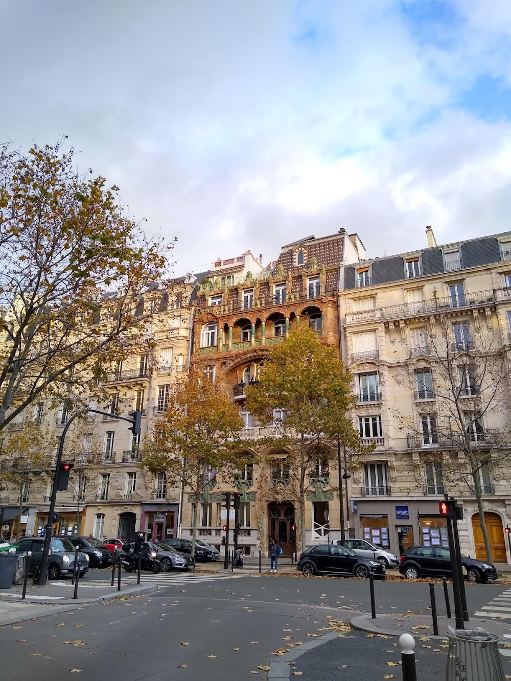 Compartiment tueurs : Eliane Darrès' apartment exteriors