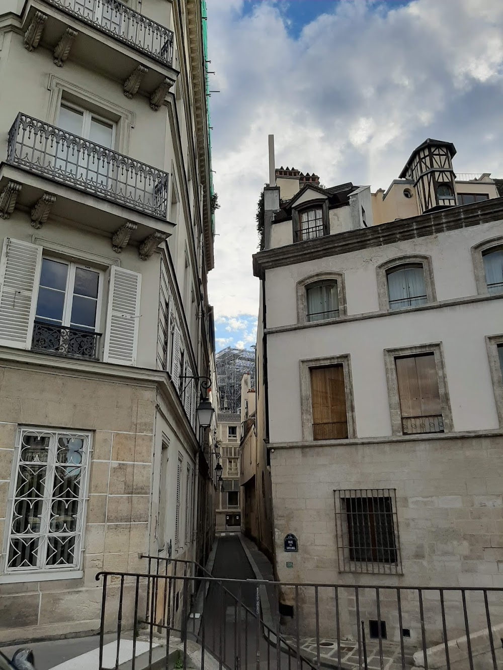 Compartiment tueurs : Cabourg wandering in the street