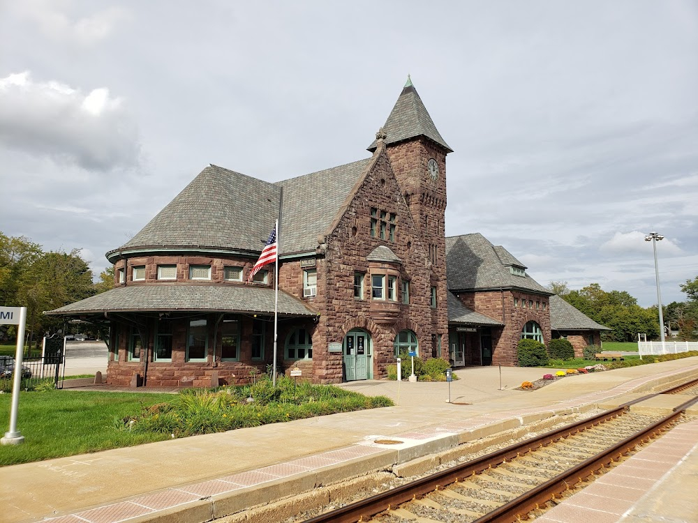 Continental Divide : train station