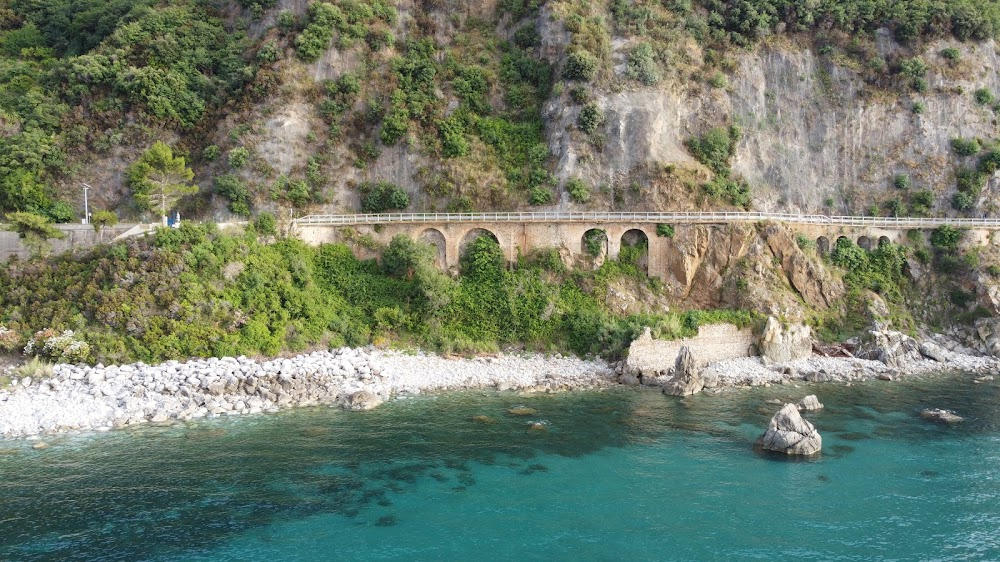 Corpo celeste : crucifix falls in the sea