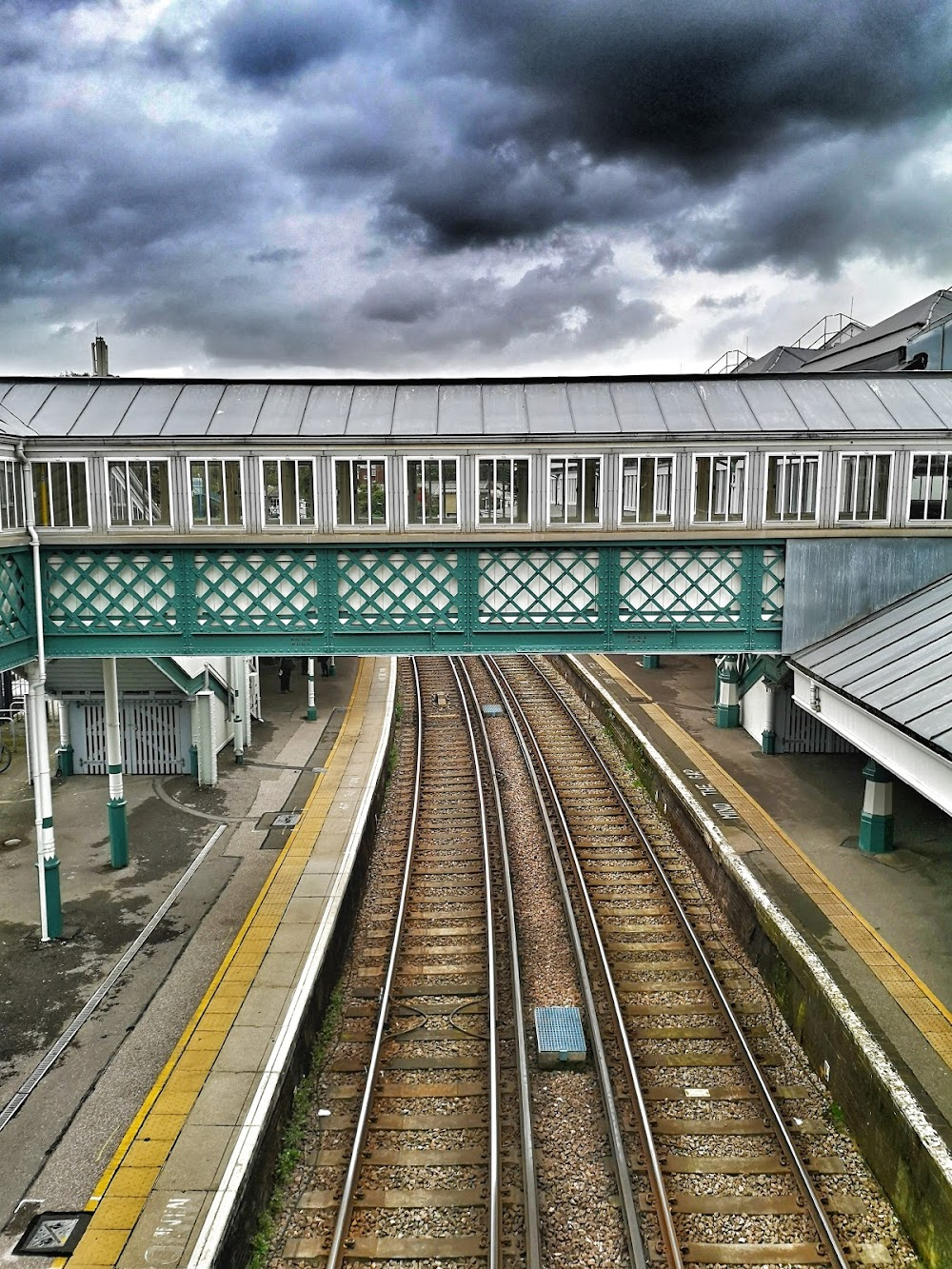 Jigsaw : DS Wilks talks to the porter who loaded the trunk onto the train at Lewes station