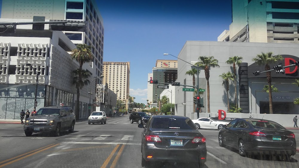 Corvette Summer : Kenny spots his Corvette for the first time in Las Vegas, across from the Traveller's Motel