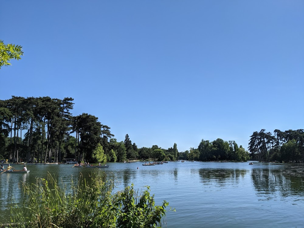 La fille du sonneur : the lovers are rowed to an island on the lake