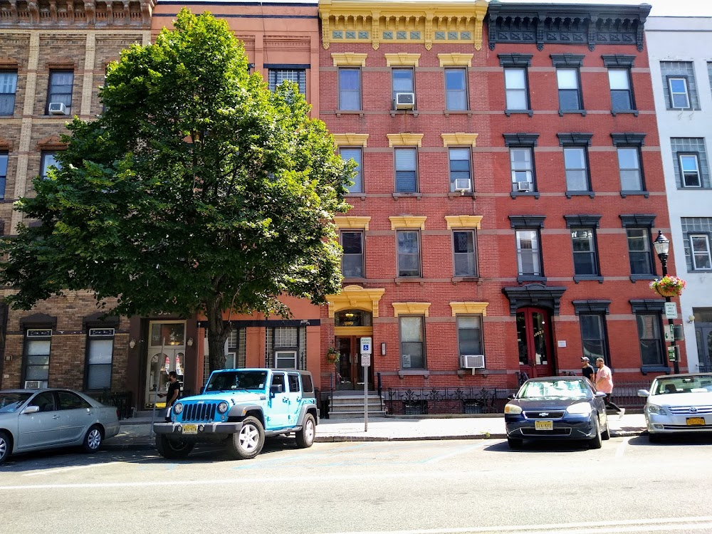 Crossing Delancey : Exterior