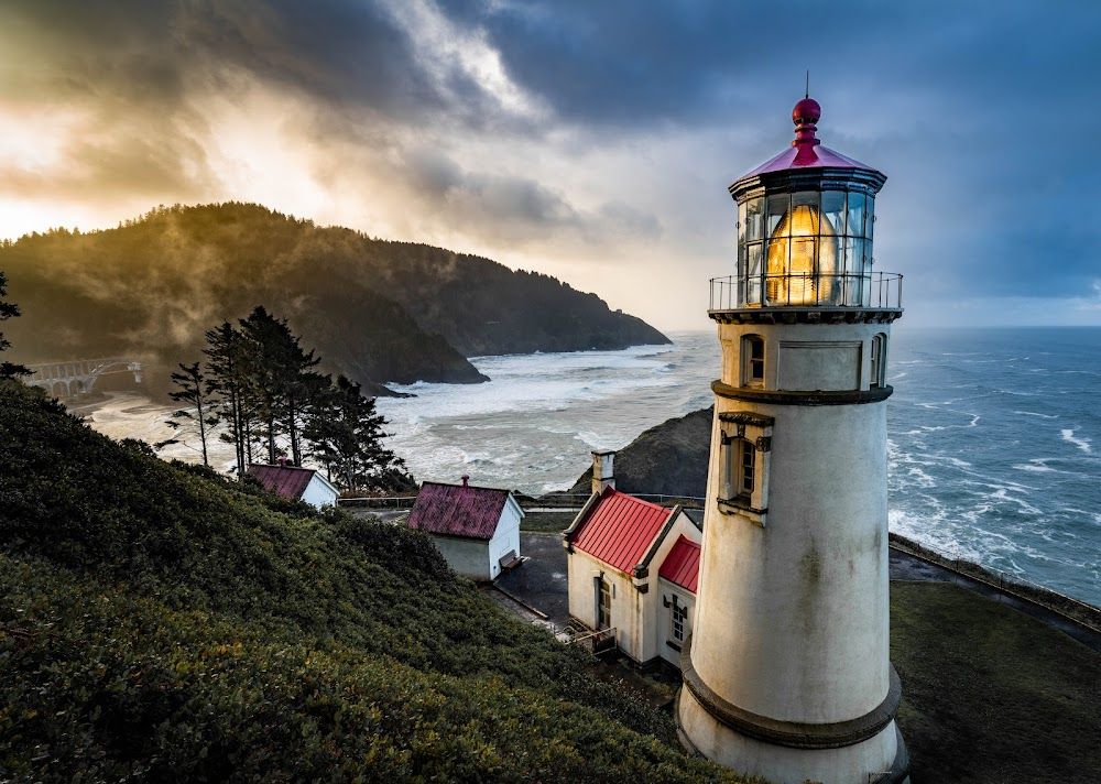 Cry for the Strangers : house at Devil's Elbow and some beach scenes