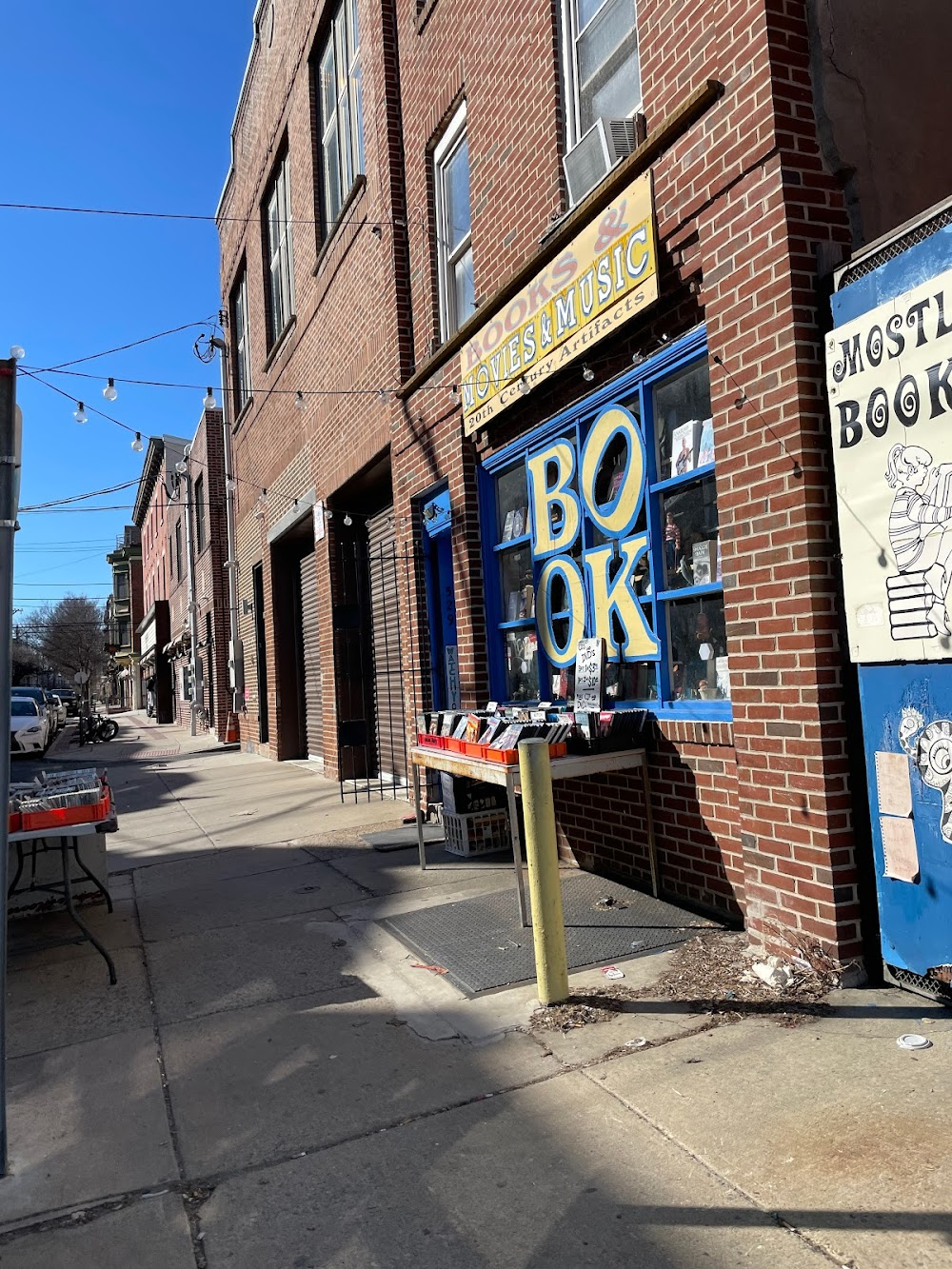 Daisy Derkins and the Dinosaur Apocalypse : Graves' Book Store