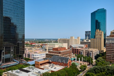 Dallas : establishing shots: Sue Ellen's apartment