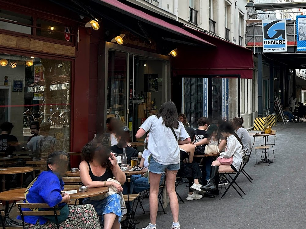 D'après une histoire vraie : rendez-vous café for Delphine and Elle