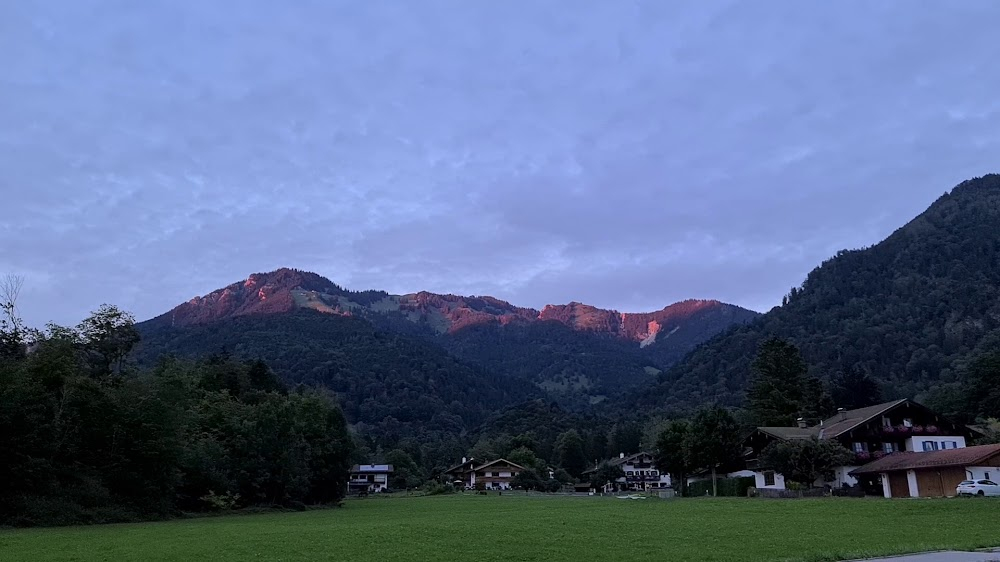 Das Dunkle Haus am Rande des Waldes : Village