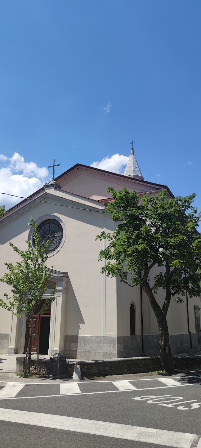 Das Rasthaus der grausamen Puppen : village streets and the monument Foiba di Basovizza