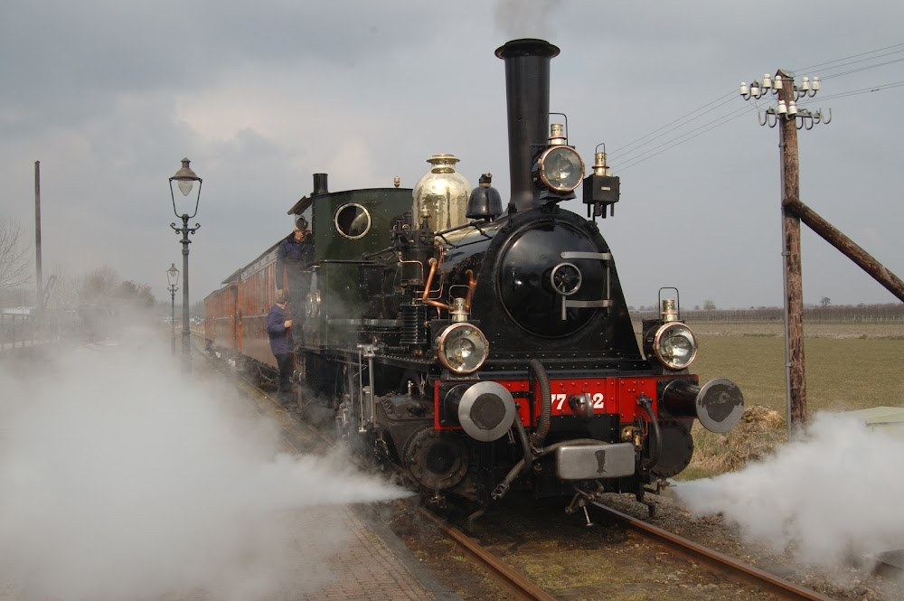 De club van Sinterklaas & het pratende paard : Steam train + station