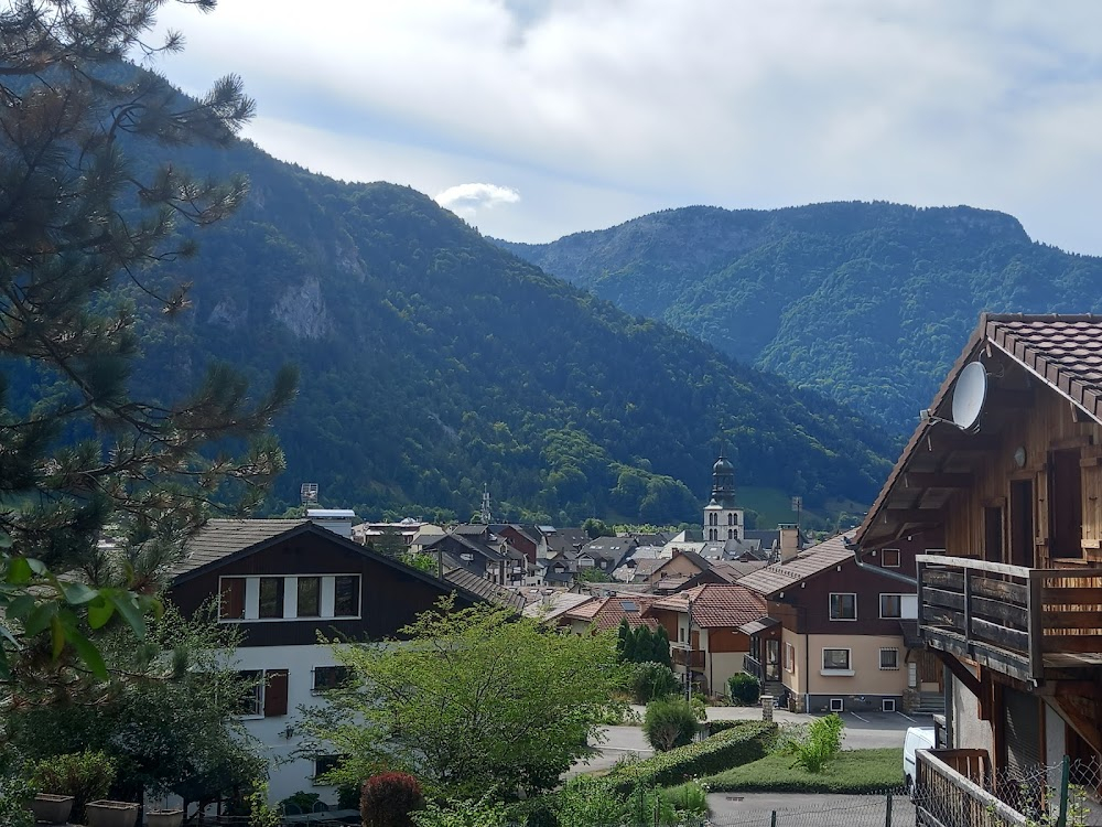 L'honneur d'un capitaine : mountain scenes and cemetery