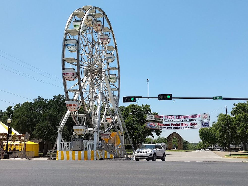 Dead Don't Die in Dallas : town