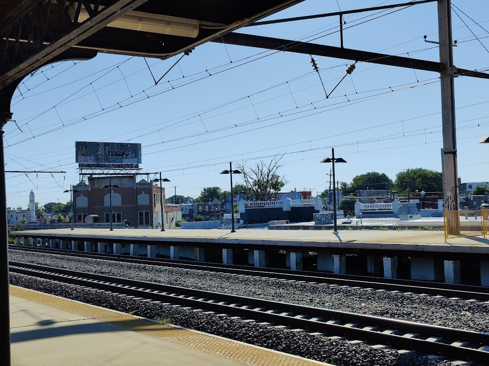 Dead Reckoning : Train station where Johnny runs away from Rip