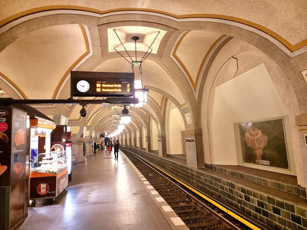 The Devil of Kreuzberg : Metro station